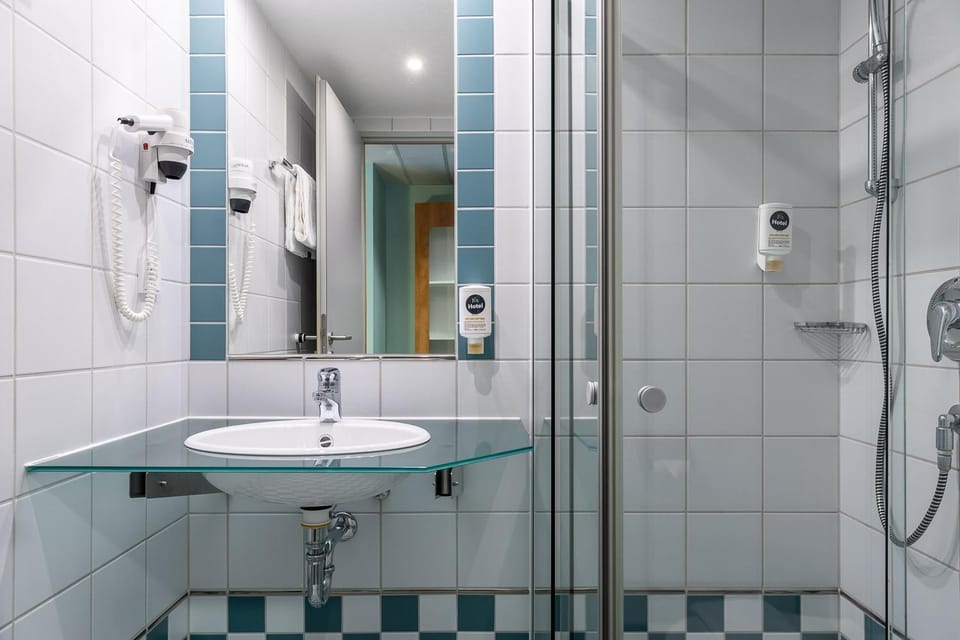 Shower, Bathroom, Decorative detail