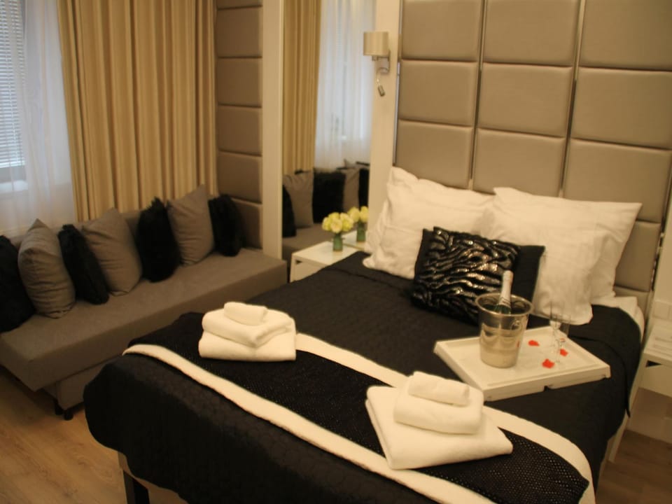 Bed, Food and drinks, Photo of the whole room