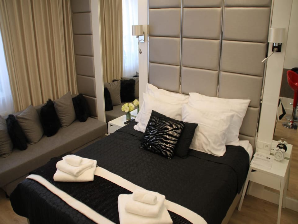 Other, Photo of the whole room, Decorative detail, Decorative detail