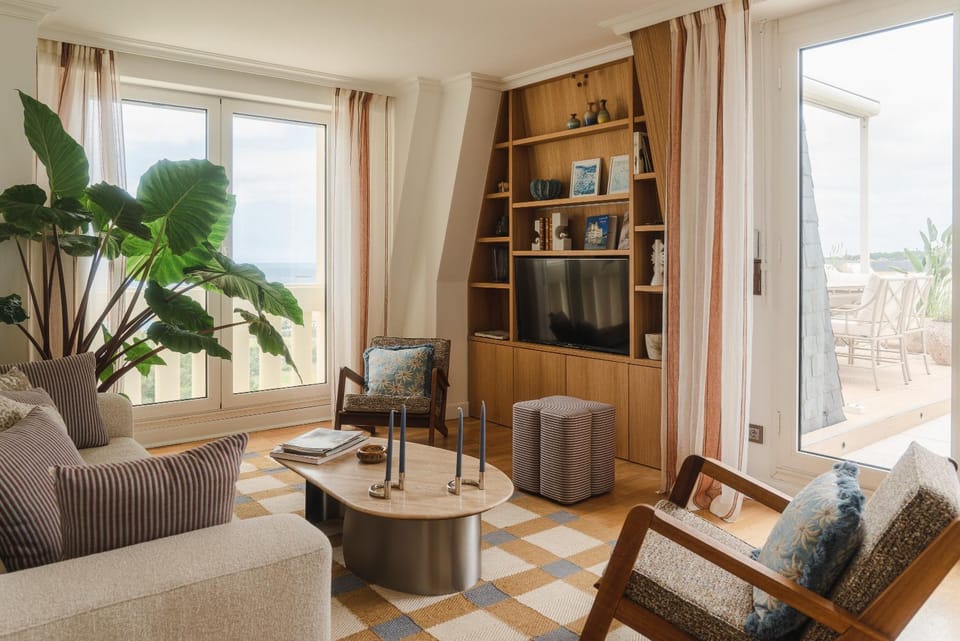 Communal lounge/ TV room
