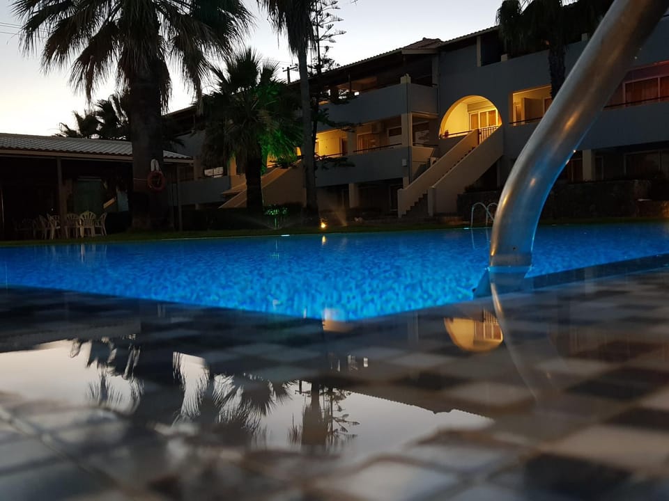 Night, Pool view