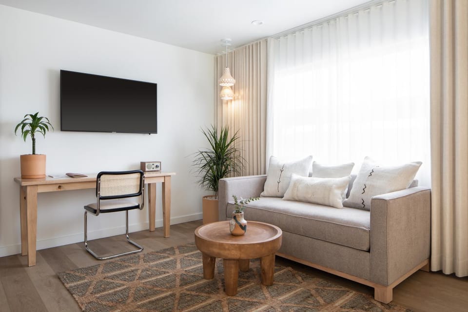 TV and multimedia, Seating area