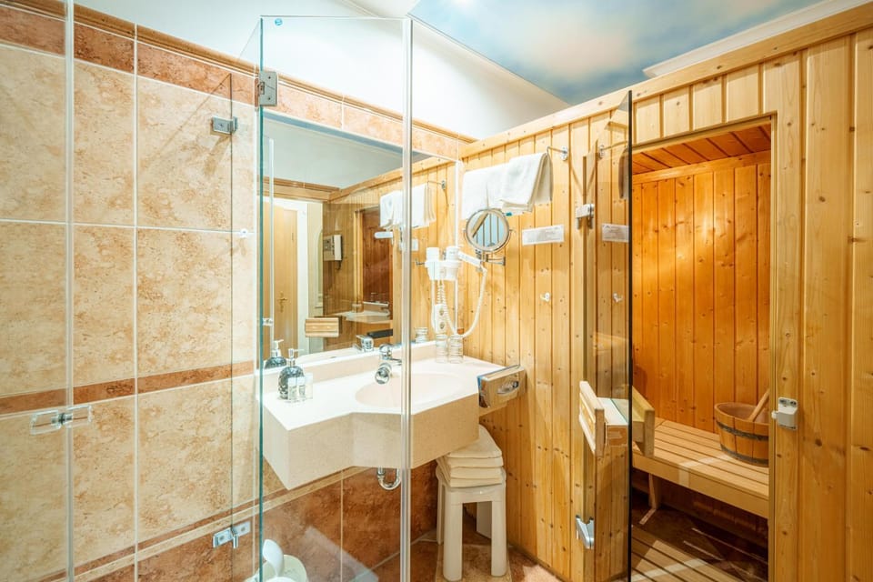 Sauna, Bedroom