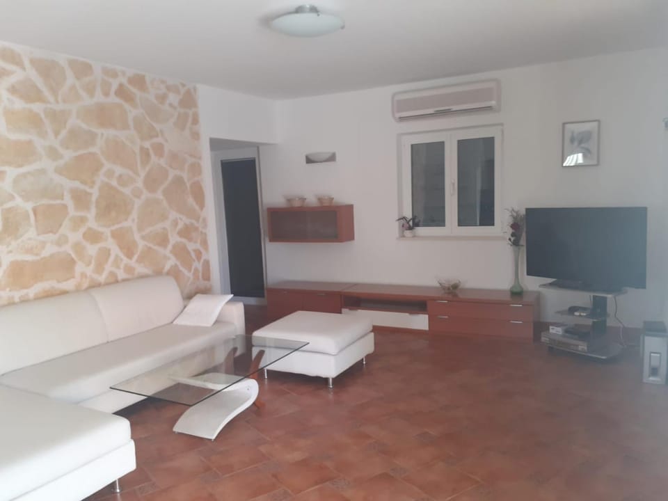 Communal lounge/ TV room, TV and multimedia, Living room, Seating area
