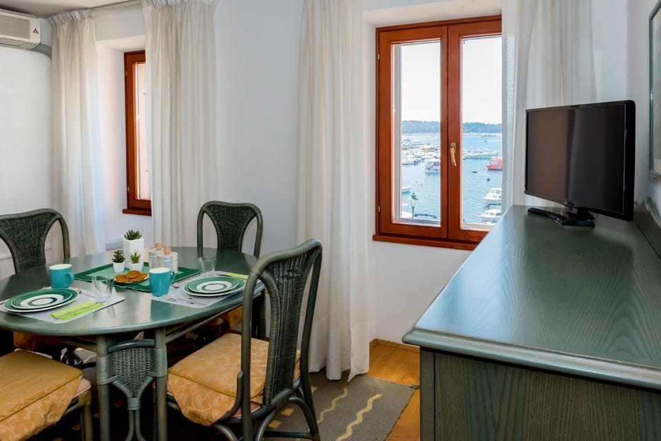 Clorinda Sea view Free Parking Apartment in Rovinj