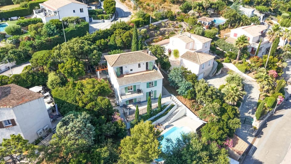 Property building, Day, Neighbourhood, Bird's eye view, Garden, Garden view, Pool view, Street view, Swimming pool