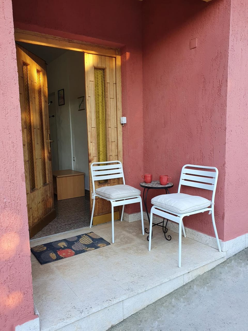Property building, Patio, Facade/entrance, Off site, Garden, Seating area, Garden view, locker