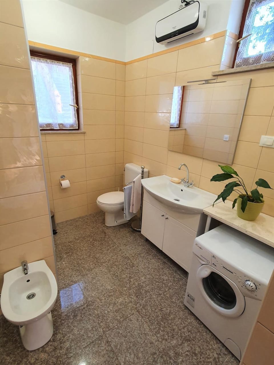Toilet, Bathroom, locker, washing machine