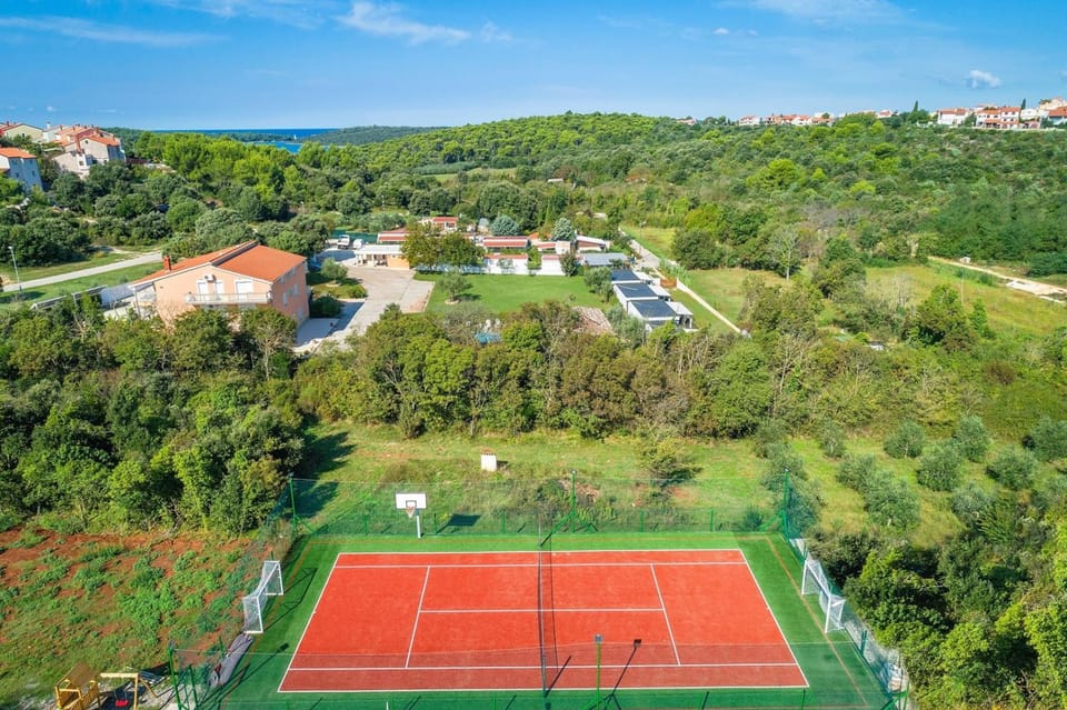 Activities, Bird's eye view, Tennis court, Tennis court