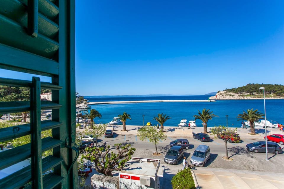 Sea view, Street view