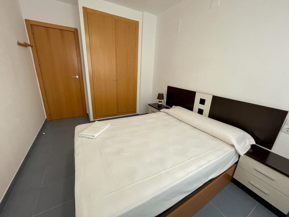 Bed, Photo of the whole room, Bedroom, wardrobe