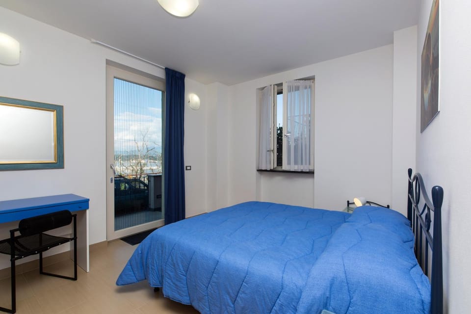 Day, Photo of the whole room