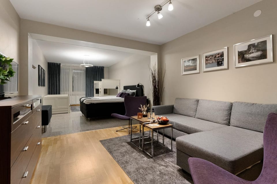 Photo of the whole room, Seating area