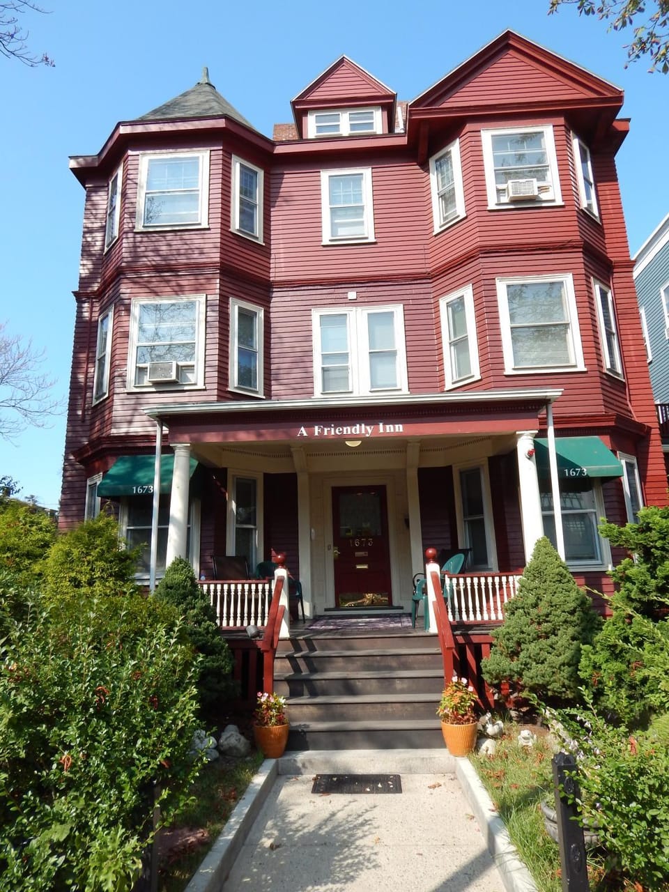Facade/entrance
