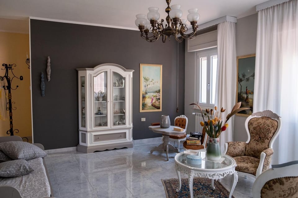 Living room, Seating area
