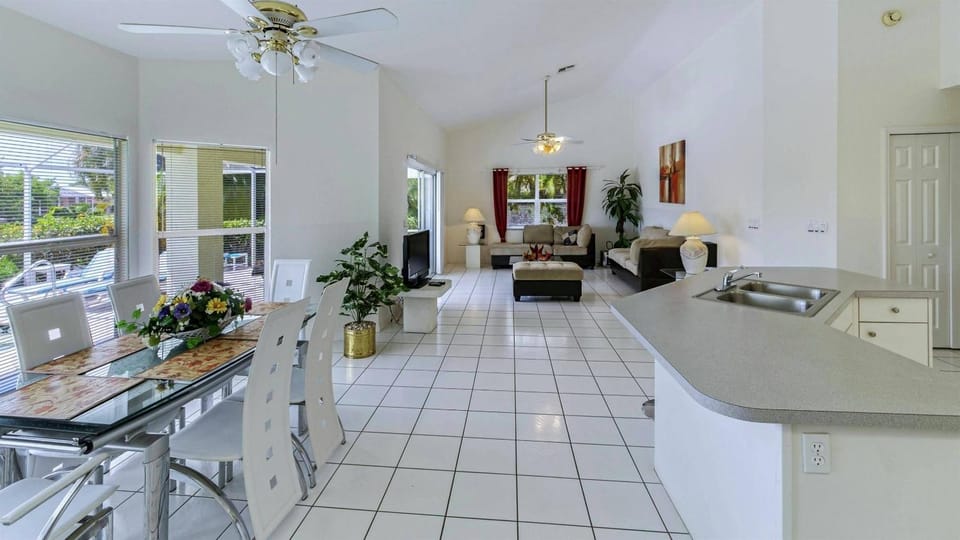House Rainbow House in Cape Coral