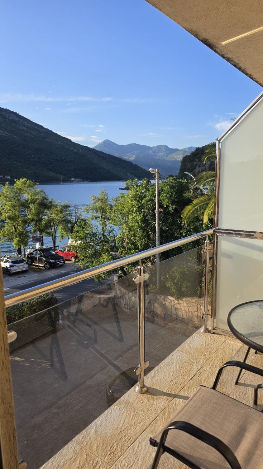 Day, View (from property/room), Balcony/Terrace, Dining area, Mountain view