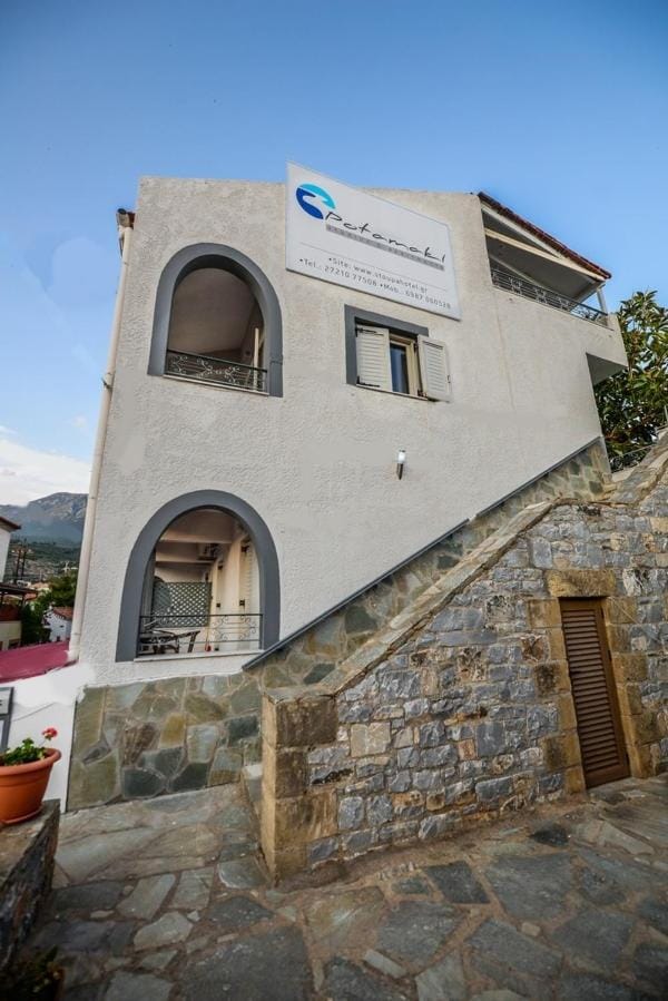 Potamaki Studios & Apartments Apartment hotel in Stoupa