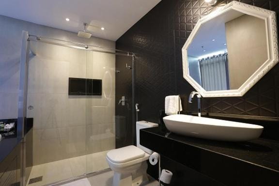 Hot Tub, Bathroom