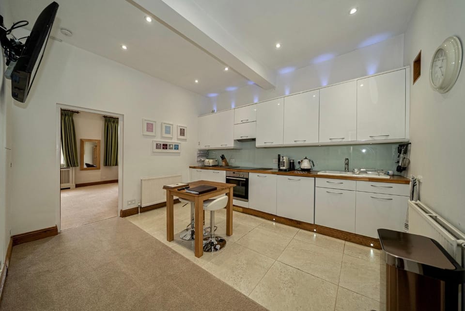 TV and multimedia, dishwasher, minibar, pet friendly, stove