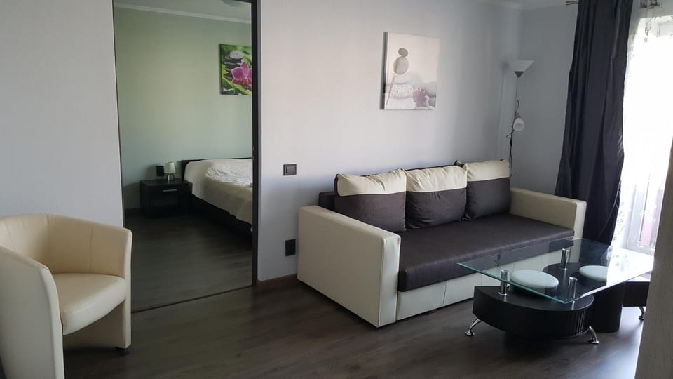 Bed, Living room