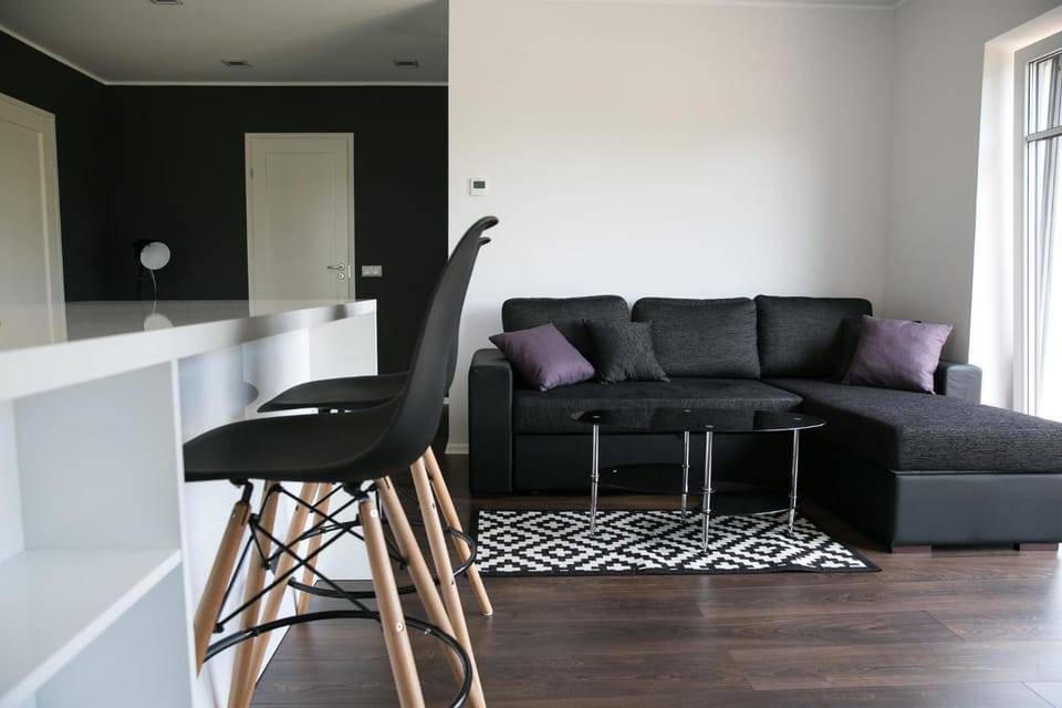 Day, Living room