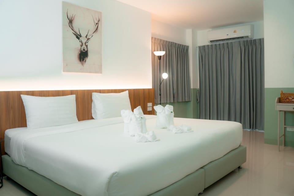 Bed, Photo of the whole room, air conditioner