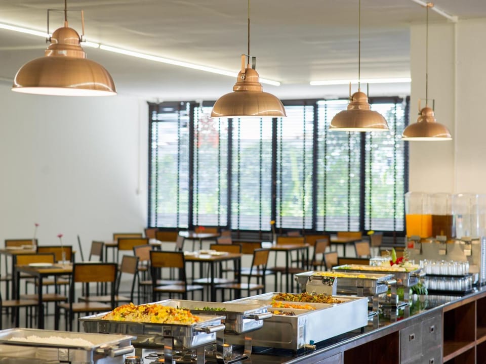 Restaurant/places to eat, Restaurant/places to eat