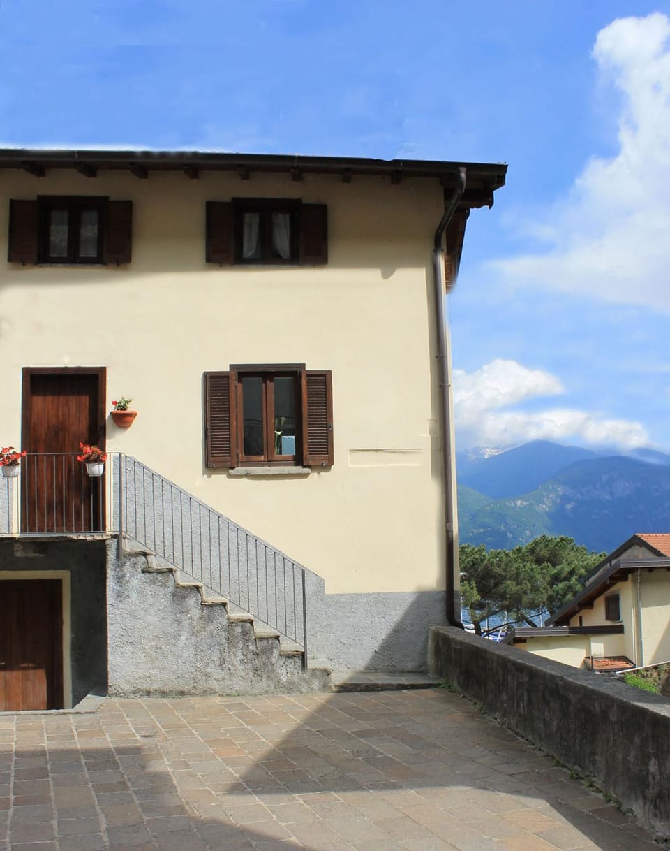 Facade/entrance, Neighbourhood, On site, Garden view, Lake view, Landmark view, Mountain view