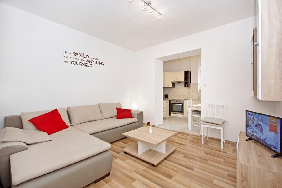 TV and multimedia, Living room, Seating area, Bedroom