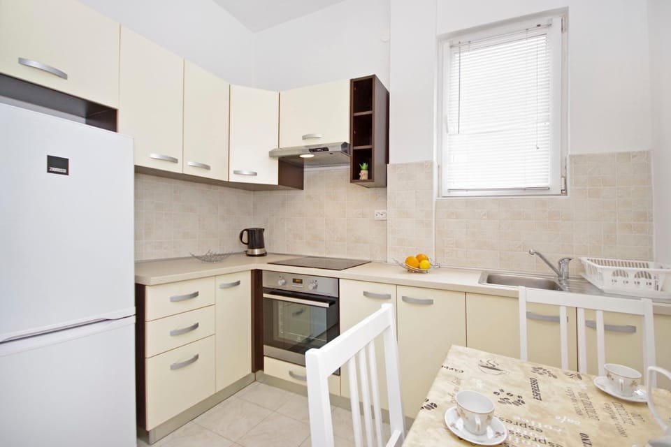 Coffee/tea facilities, Kitchen or kitchenette, Dining area