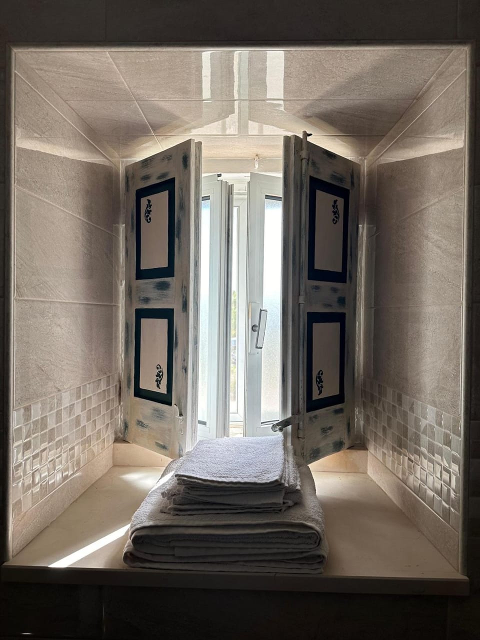 Bathroom, towels