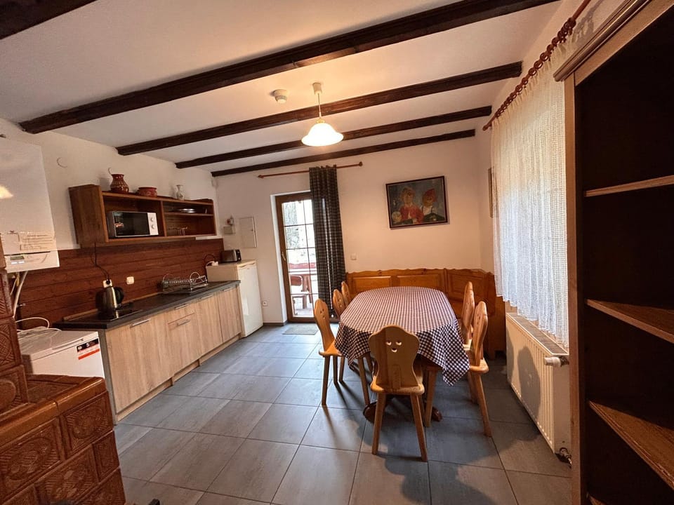 Kitchen or kitchenette, Living room