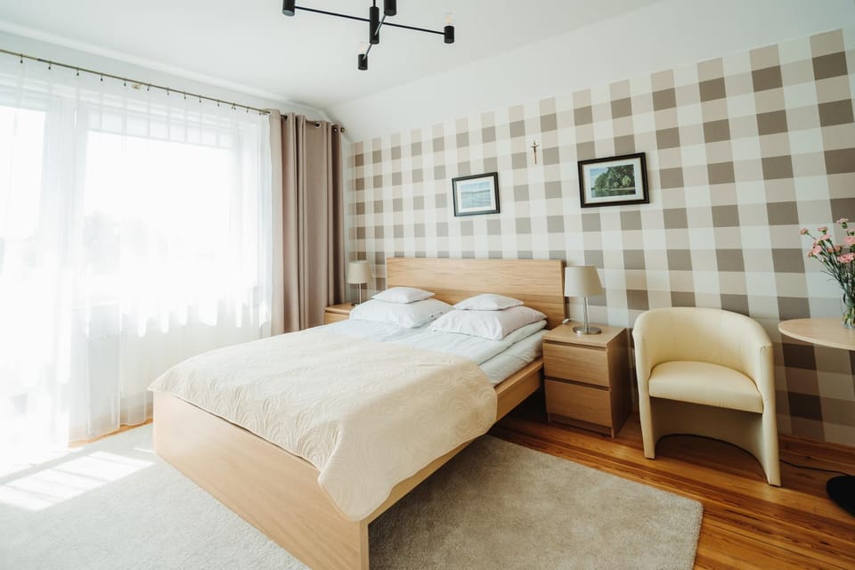 Bed, Photo of the whole room, Seating area, Bedroom