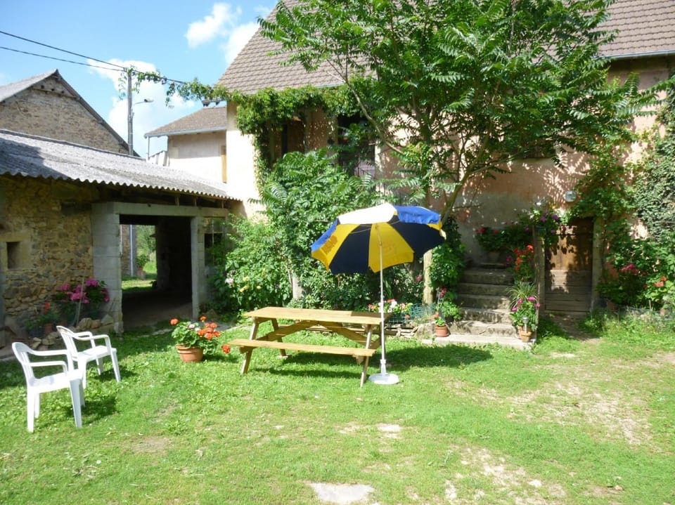 Facade/entrance, Garden, Inner courtyard view