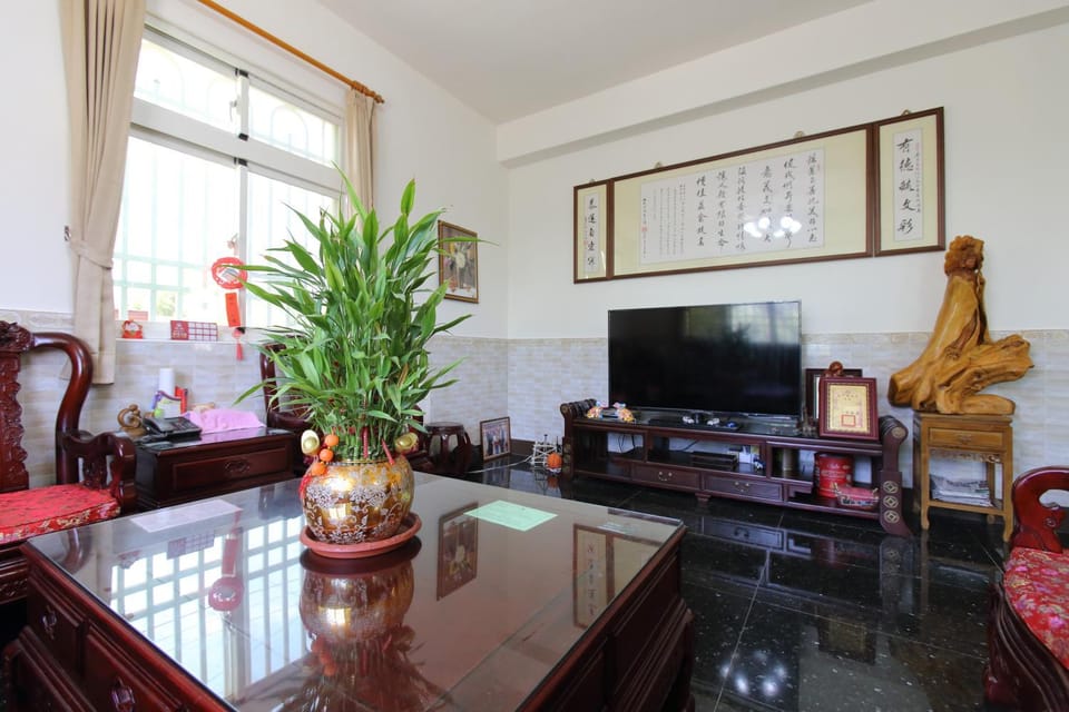 Communal lounge/ TV room, Lobby or reception