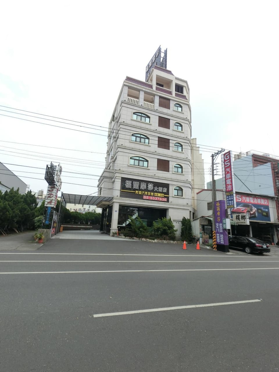 Facade/entrance