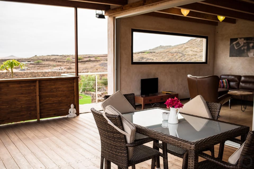 Natural landscape, TV and multimedia, View (from property/room), Balcony/Terrace, Living room, Mountain view