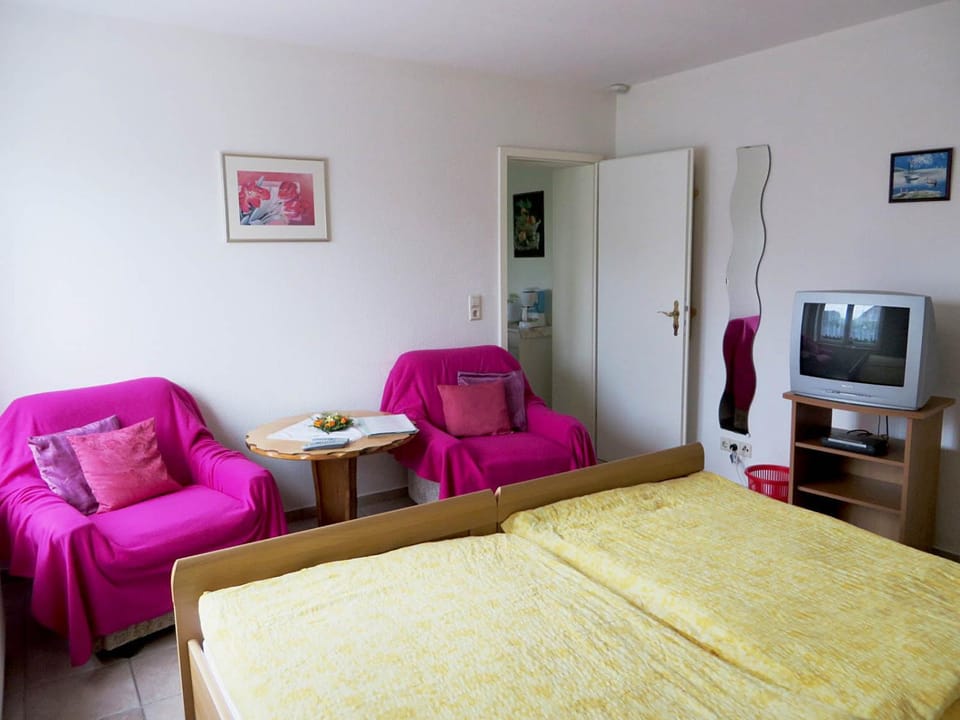 TV and multimedia, Living room, Photo of the whole room, Seating area