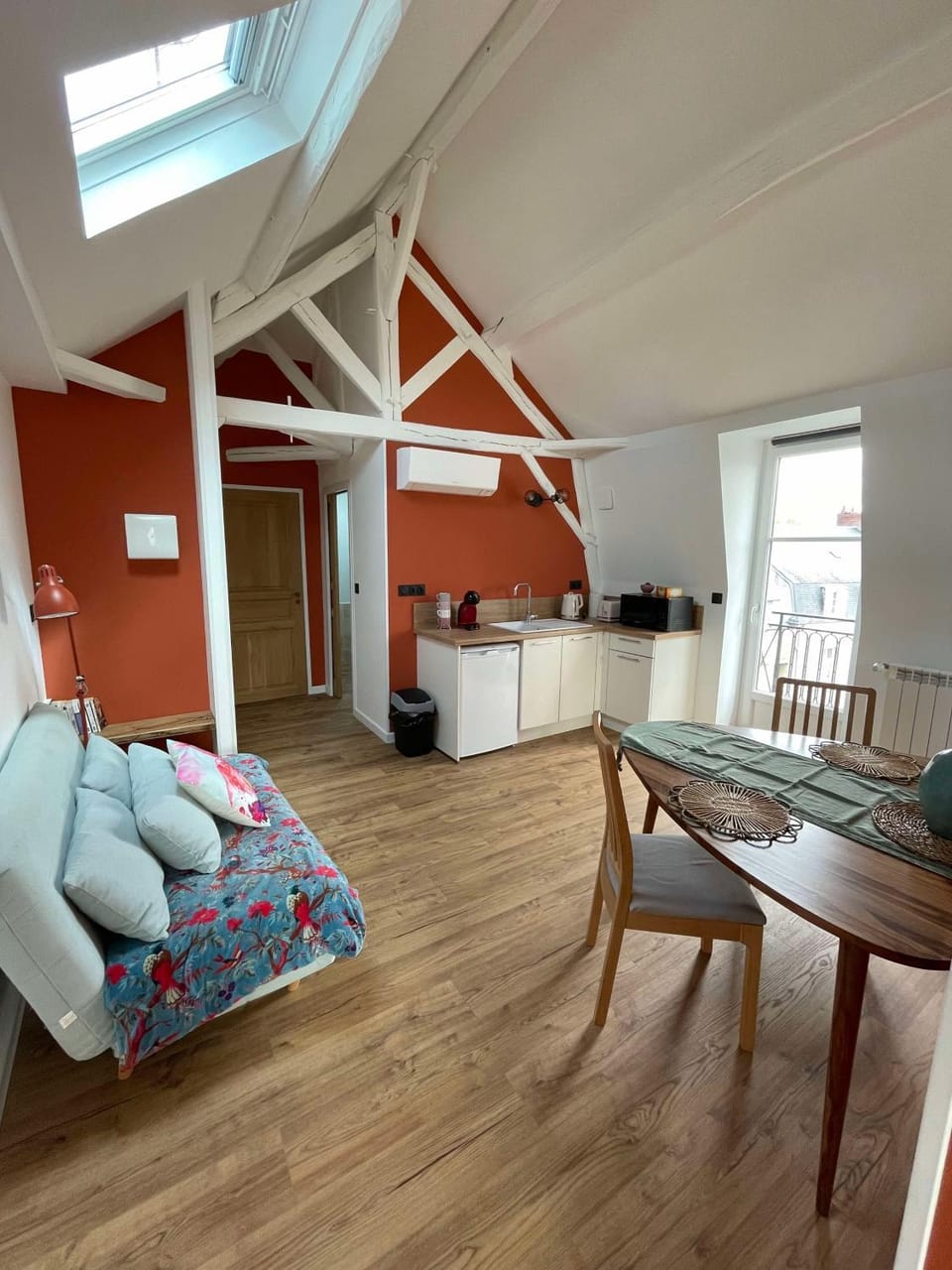 Kitchen or kitchenette, Living room, Seating area