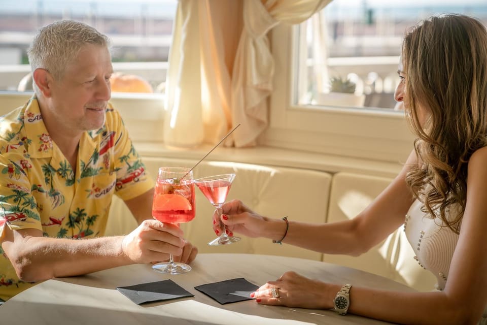 People, Food and drinks, Banquet/Function facilities, Alcoholic drinks, group of guests