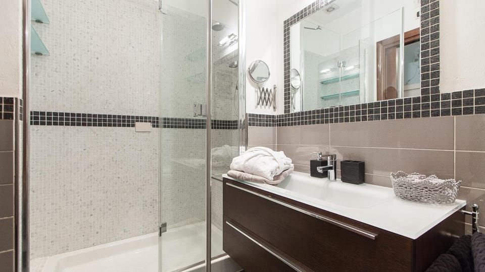 Shower, Bathroom, towels