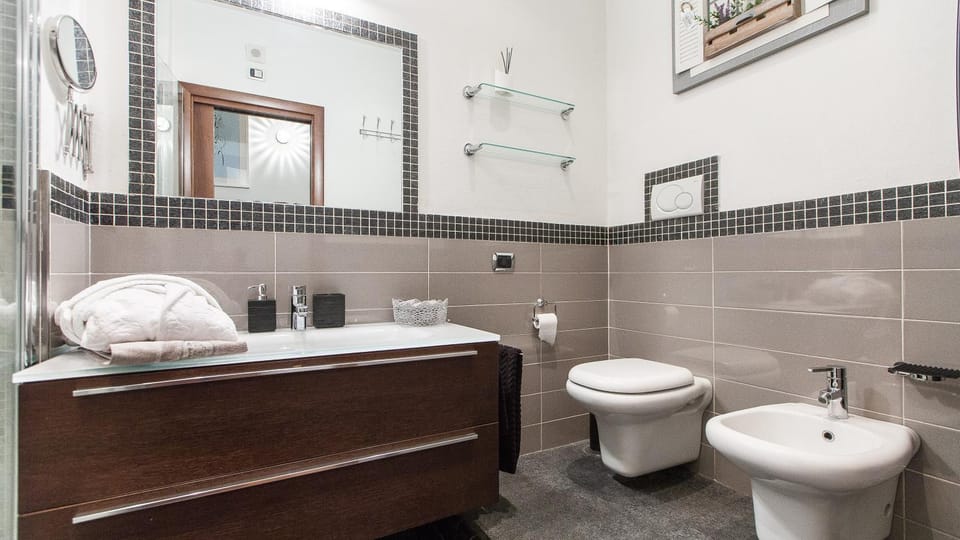 Toilet, Bathroom, bidet, towels