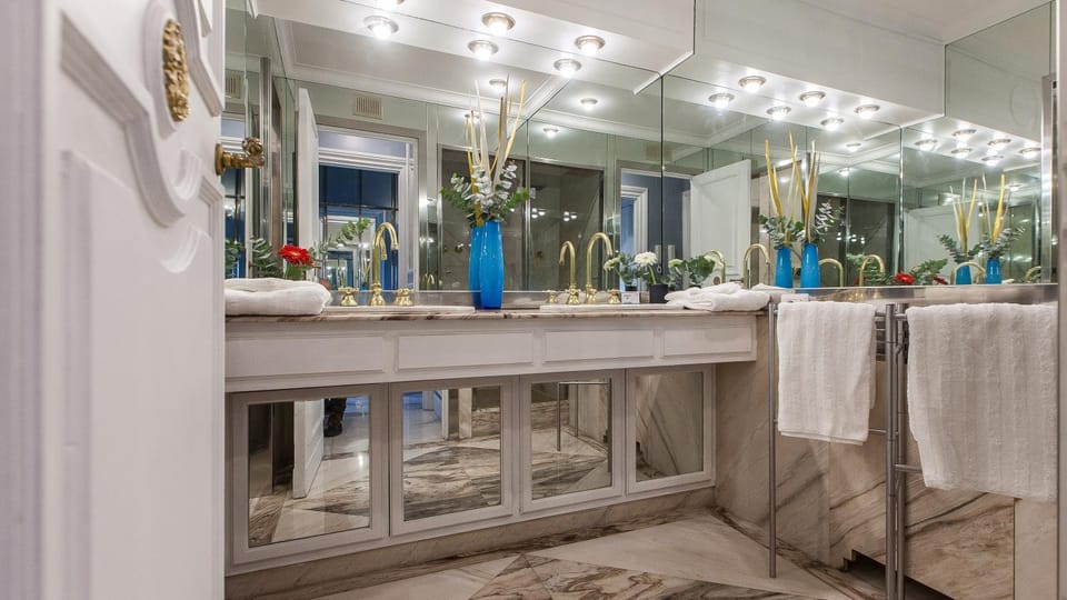 Bathroom, towels
