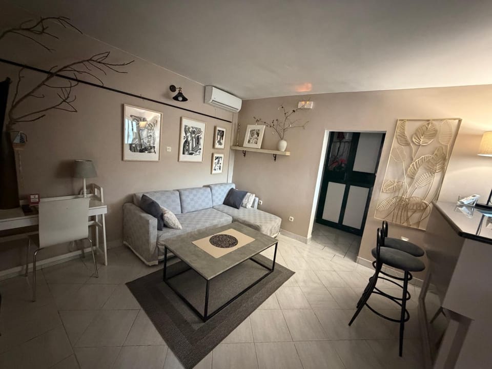 Living room, Seating area, air conditioner