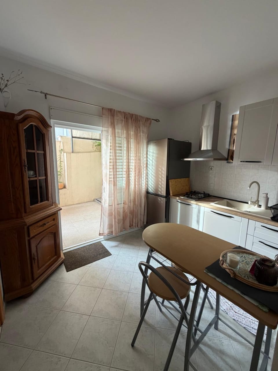 Kitchen or kitchenette, Seating area, Dining area, oven