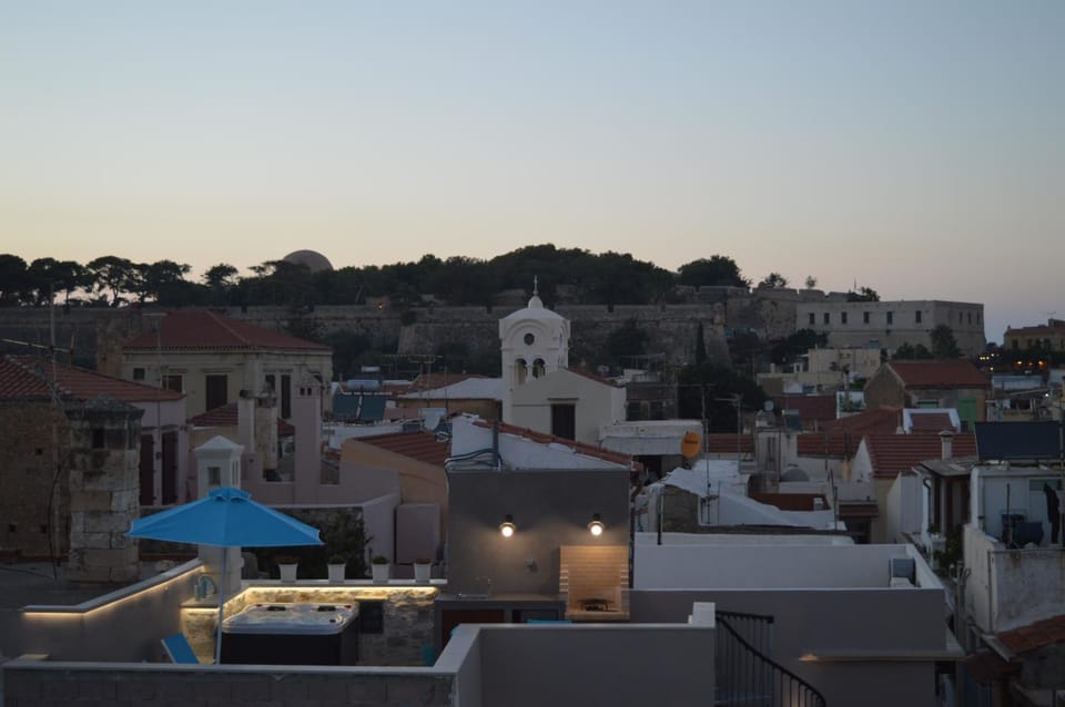View (from property/room), City view, Landmark view