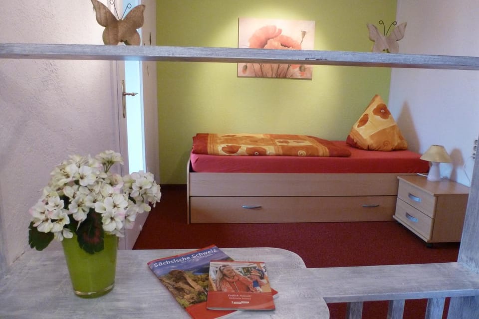 Bed, Living room, Bedroom