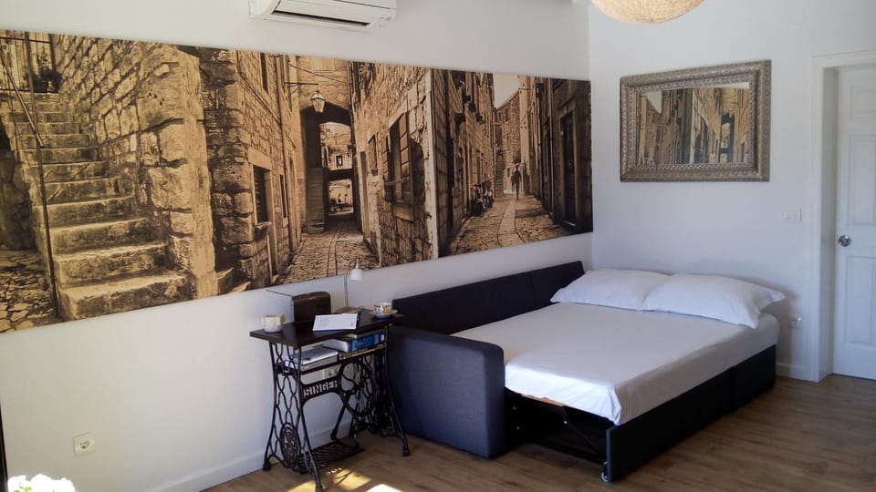 Bed, Living room, Decorative detail