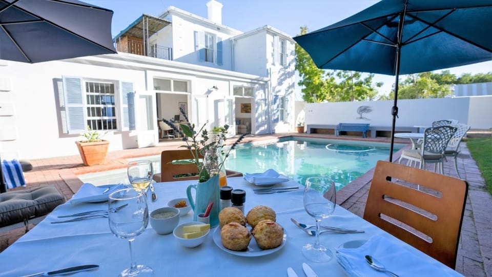 Swimming pool, Breakfast